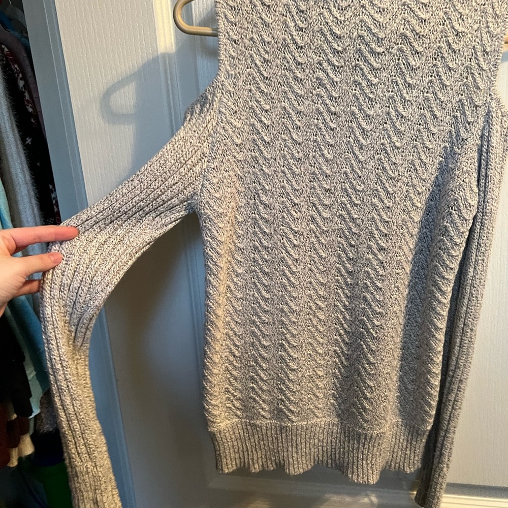 sweater - Picture 3 of 3